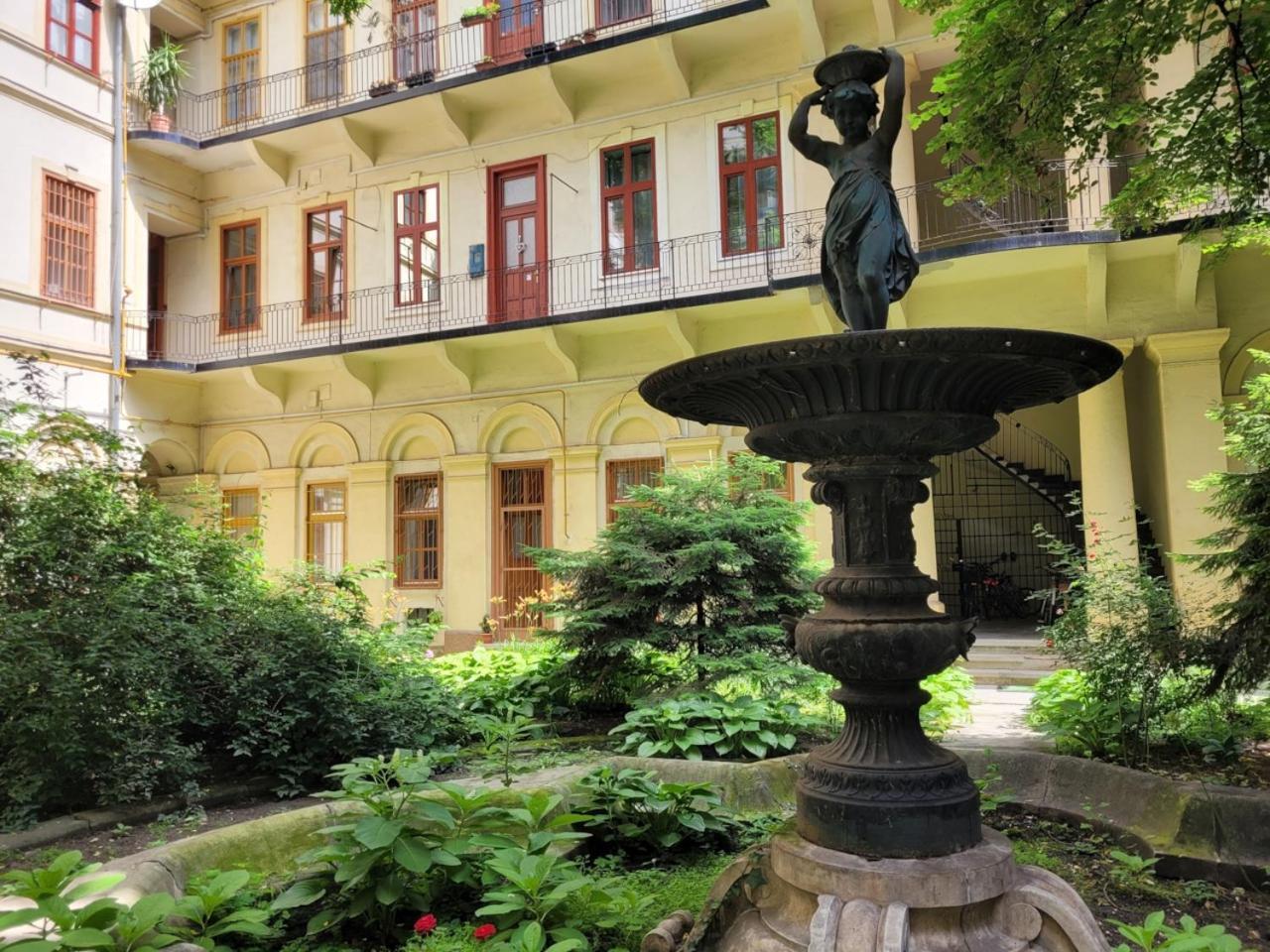 Liszt Studio Budapest Luaran gambar